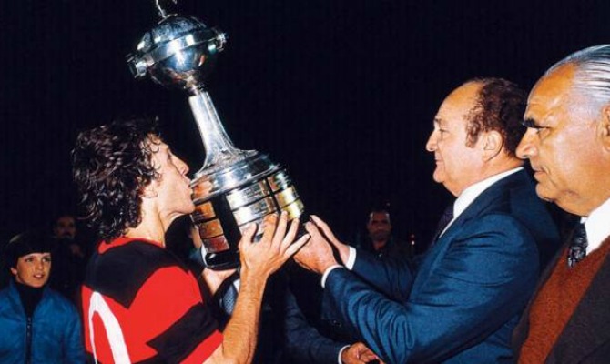 1981-11-23-flamengo campeon-zico-elgrafico